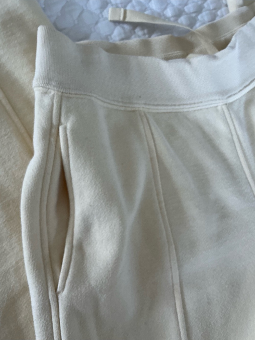 ALO Yoga Straight Leg Sweatpants in French Vanilla S - Picture 14 of 16